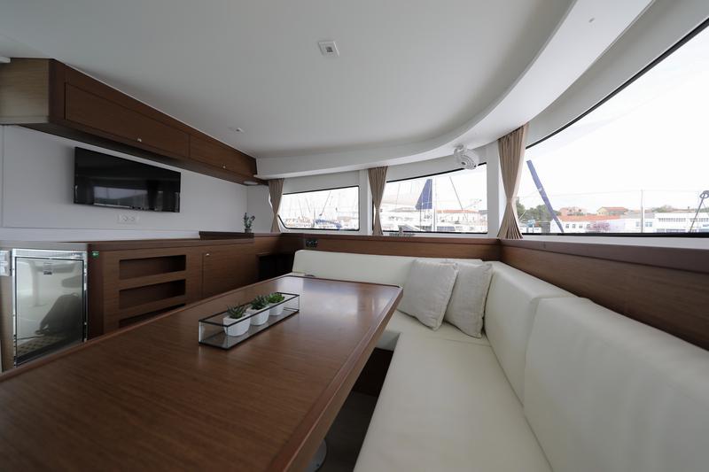 Book yachts online - catamaran - Lagoon 42 - SAPPHIRE - rent
