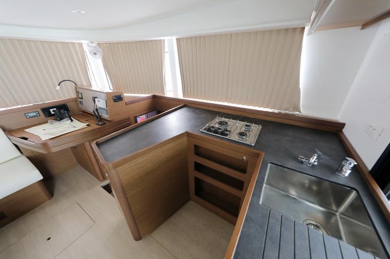 Book yachts online - catamaran - Lagoon 42 - SAPPHIRE - rent