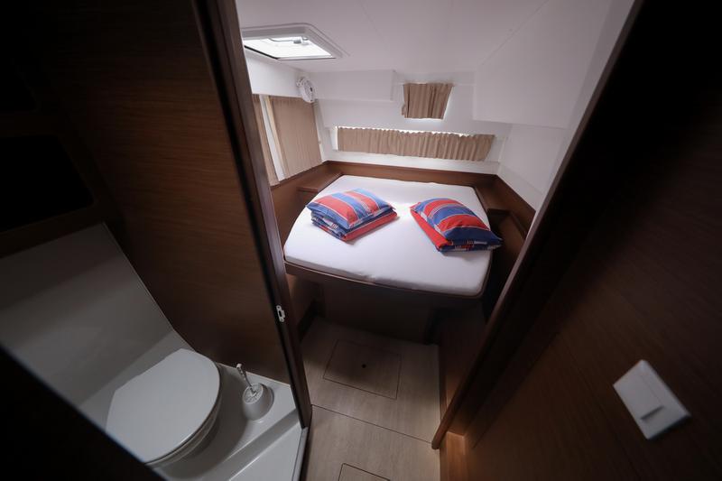 Book yachts online - catamaran - Lagoon 42 - SAPPHIRE - rent