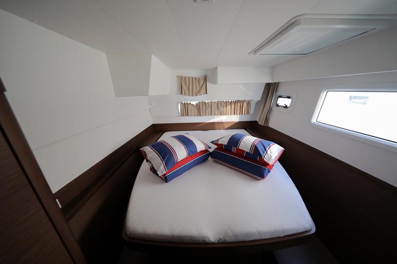 Book yachts online - catamaran - Lagoon 42 - EASY COURSE - rent