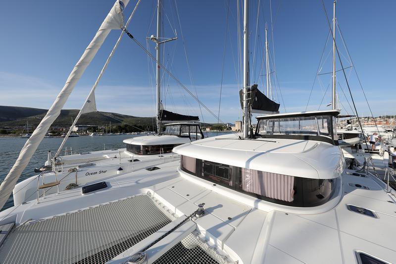 Book yachts online - catamaran - Lagoon 42 - EASY COURSE - rent