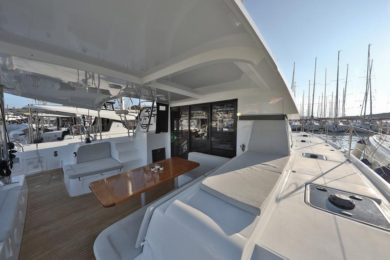 Book yachts online - catamaran - Lagoon 42 - EASY COURSE - rent