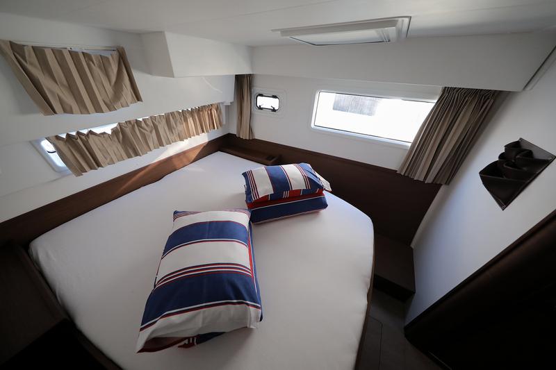 Book yachts online - catamaran - Lagoon 42 - EASY COURSE - rent