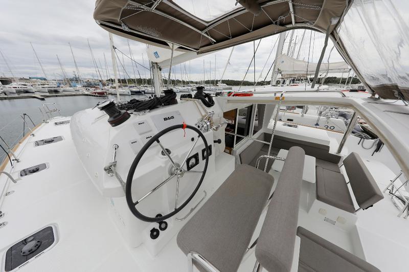 Book yachts online - catamaran - Lagoon 400 S2 - KINGA V - rent