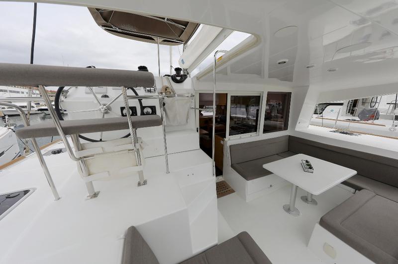 Book yachts online - catamaran - Lagoon 400 S2 - KINGA V - rent