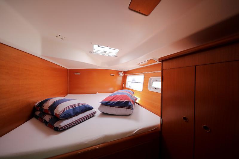 Book yachts online - catamaran - Lagoon 380 S2 - LOVE SONG - rent