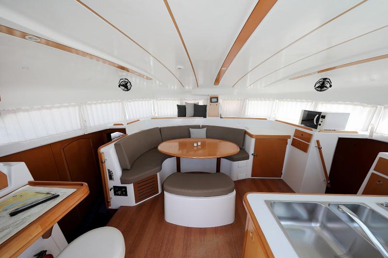 Book yachts online - catamaran - Lagoon 380 S2 - LOVE SONG - rent