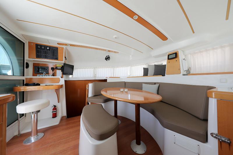 Book yachts online - catamaran - Lagoon 380 S2 - LOVE SONG - rent