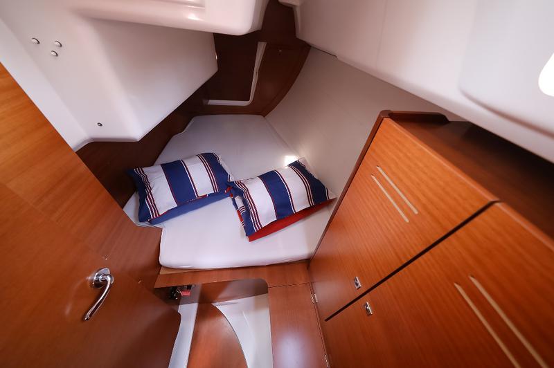 Book yachts online - sailboat - Dufour 350 Grand Large - FENIKS - rent