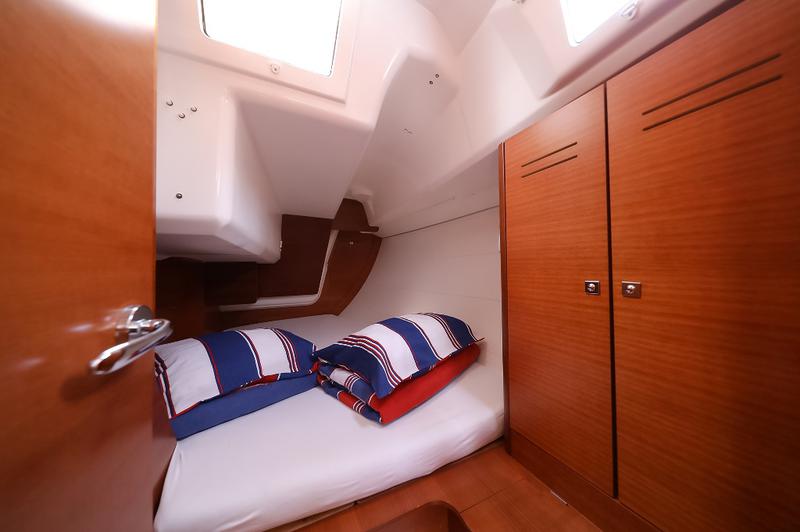 Book yachts online - sailboat - Dufour 350 Grand Large - FENIKS - rent