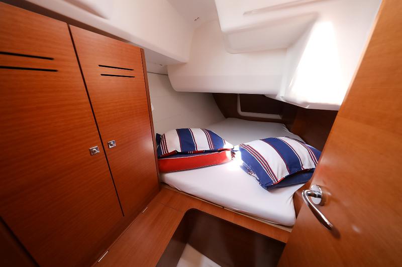 Book yachts online - sailboat - Dufour 350 Grand Large - FENIKS - rent