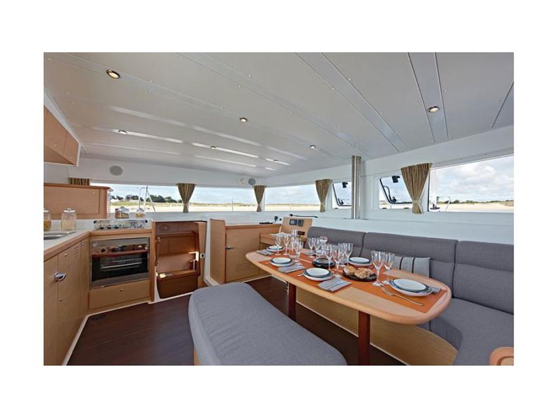 Book yachts online - catamaran - Lagoon 42 - SOPHIE - rent