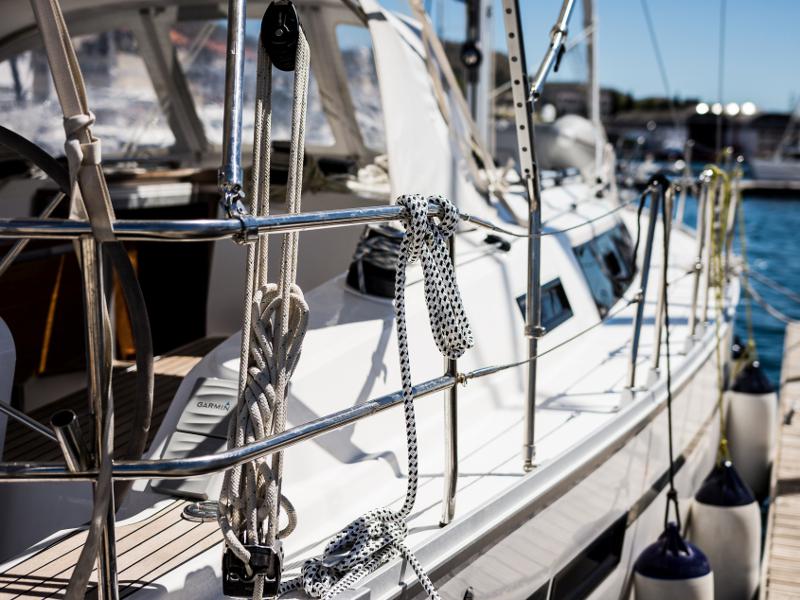 Book yachts online - sailboat - Bavaria Cruiser 37 - ANGELIC - rent