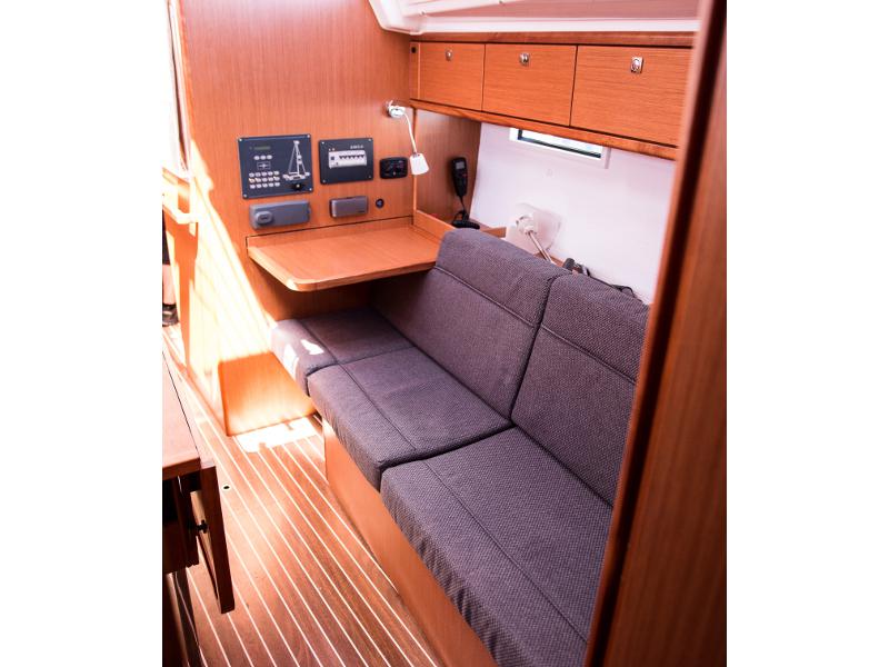Book yachts online - sailboat - Bavaria Cruiser 37 - ANGELIC - rent