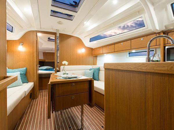 Book yachts online - sailboat - Bavaria Cruiser 37 - SUN COURSE - rent