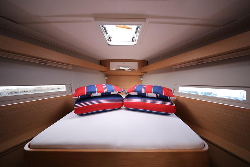 Book yachts online - sailboat - Dufour 430 - ADRIATIC OFFICE - rent