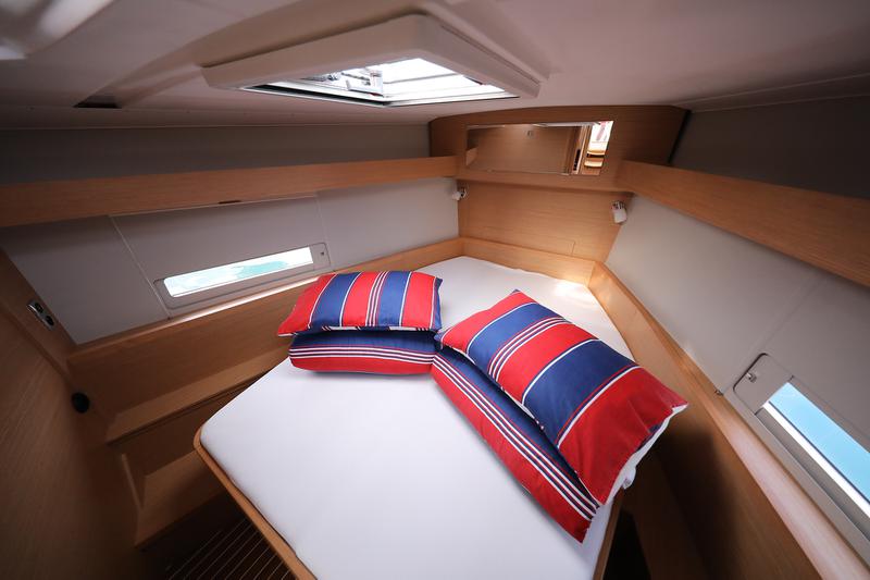 Book yachts online - sailboat - Dufour 430 - ADRIATIC OFFICE - rent
