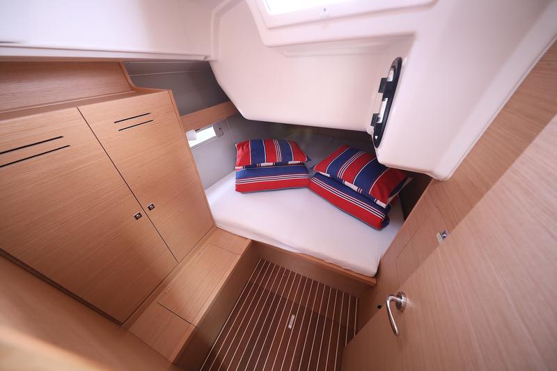 Book yachts online - sailboat - Dufour 430 - ADRIATIC OFFICE - rent