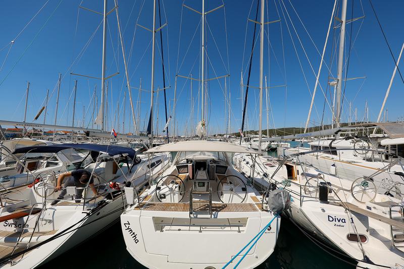 Book yachts online - sailboat - Oceanis 41 - ZYNTHA - rent