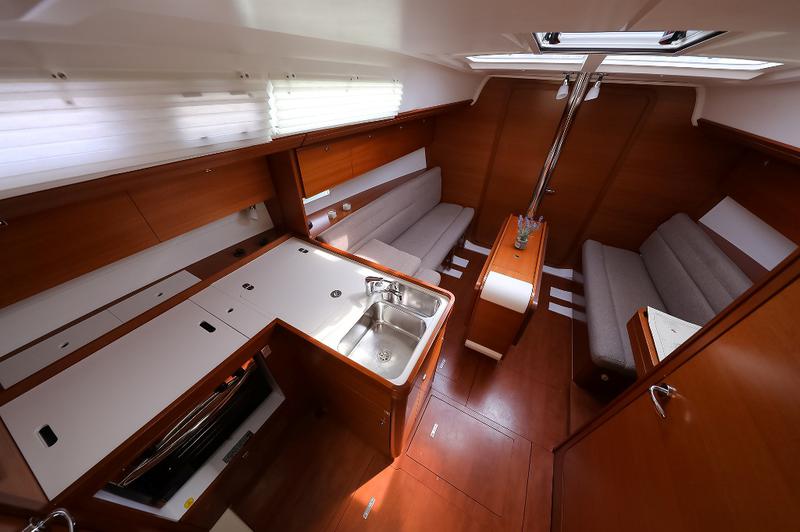 Book yachts online - sailboat - Dufour 350 Grand Large - PAPILLON - rent