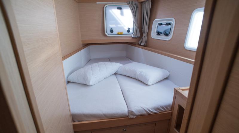 Book yachts online - catamaran - Lagoon 39 - EXPLORER - rent