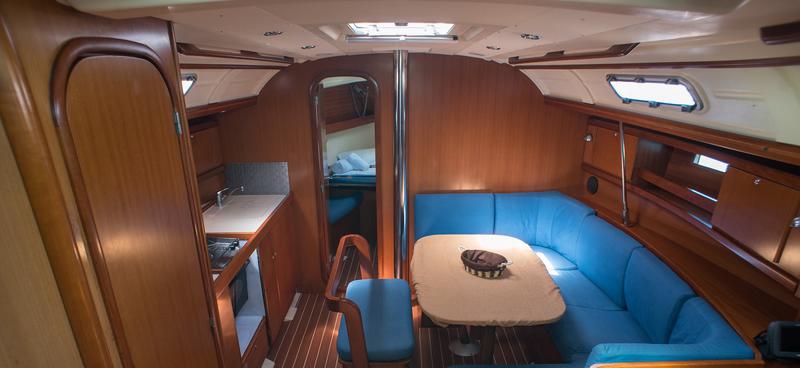 Book yachts online - sailboat - Dufour 385 - IRO - rent