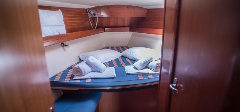 Book yachts online - sailboat - Dufour 385 - IRO - rent