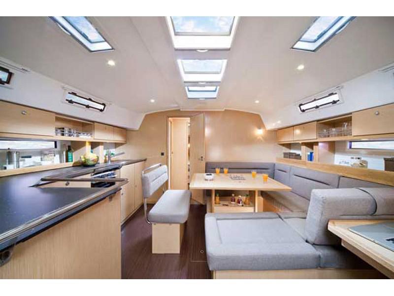 Book yachts online - sailboat - Bavaria 45 Cruiser - Leos - rent