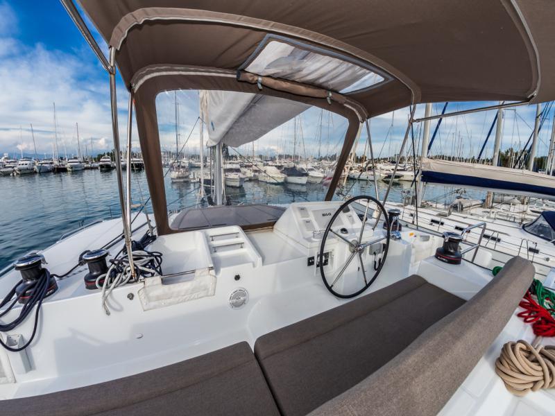 Book yachts online - catamaran - Lagoon 450 - Artemis - rent