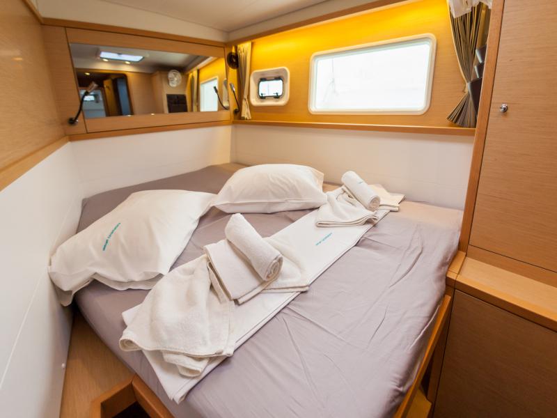 Book yachts online - catamaran - Lagoon 450 - Artemis - rent