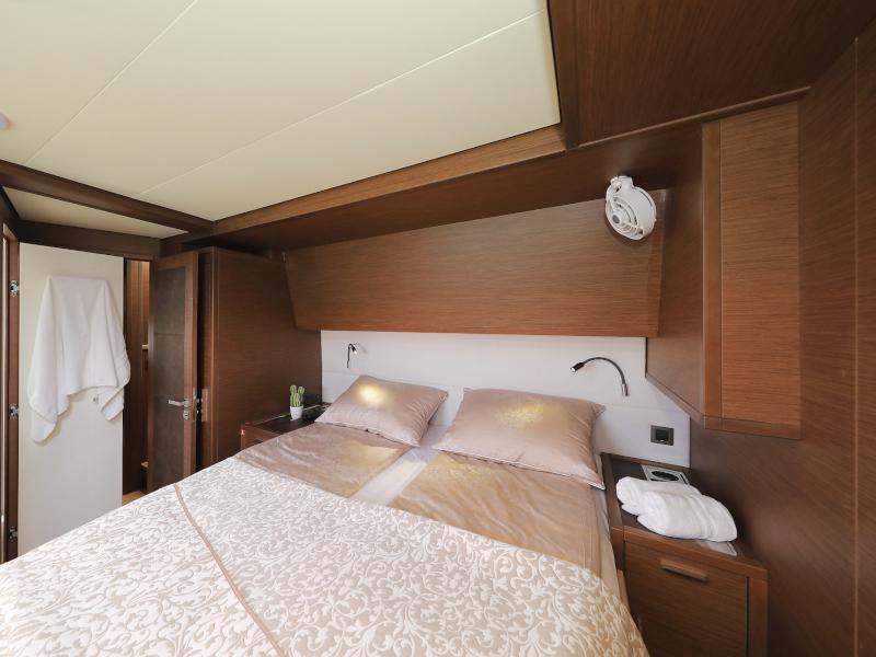 Book yachts online - catamaran - Lagoon 620 - MASTERDREAM  - rent