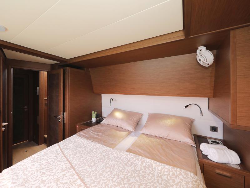Book yachts online - catamaran - Lagoon 620 - MASTERDREAM  - rent