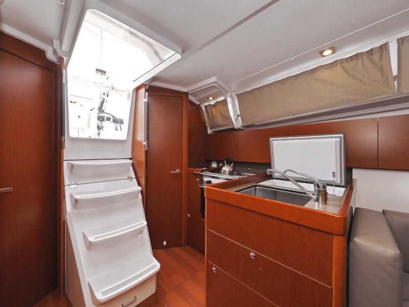 Book yachts online - sailboat - Oceanis 35.1 - IDILA  - rent