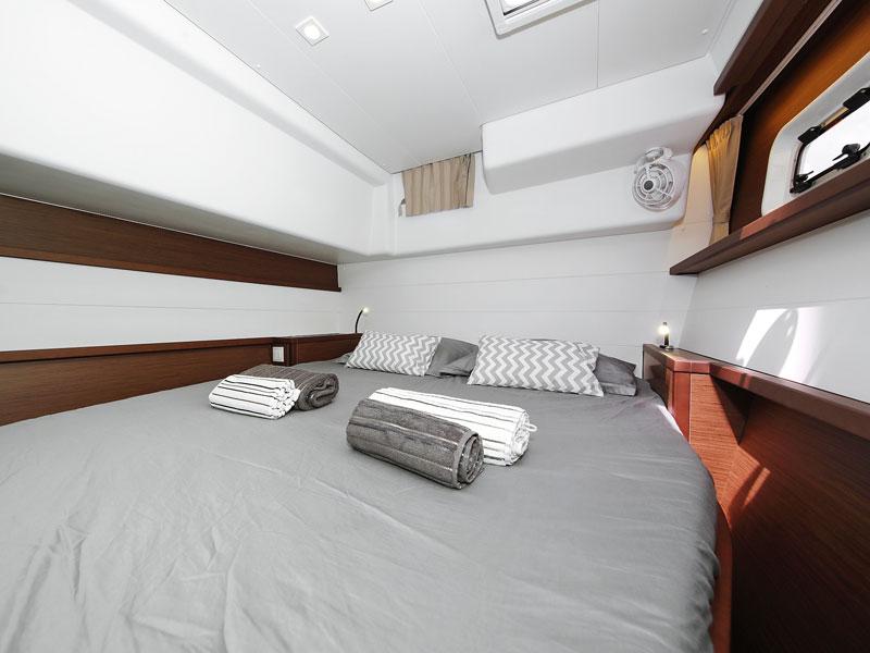 Book yachts online - catamaran - Lagoon 450 F - PARADISE Air condition salon+cabins generator watermaker - rent