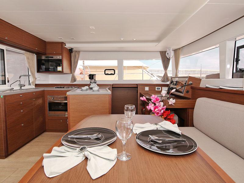 Book yachts online - catamaran - Lagoon 450 F - PARADISE Air condition salon+cabins generator watermaker - rent