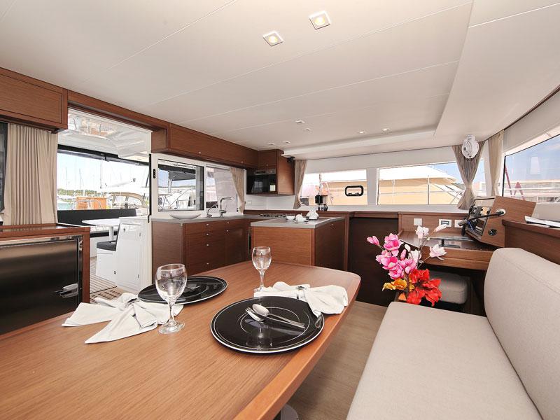 Book yachts online - catamaran - Lagoon 450 F - PARADISE Air condition salon+cabins generator watermaker - rent