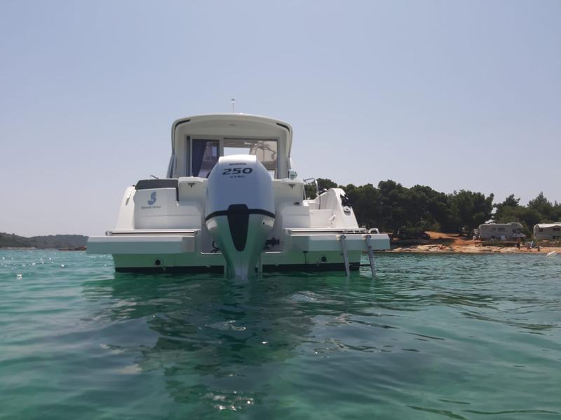 Book yachts online - motorboat - Antares 8 - BELECA - rent