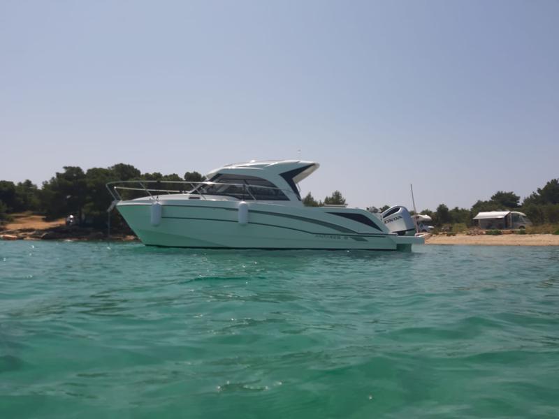 Book yachts online - motorboat - Antares 8 - BELECA - rent