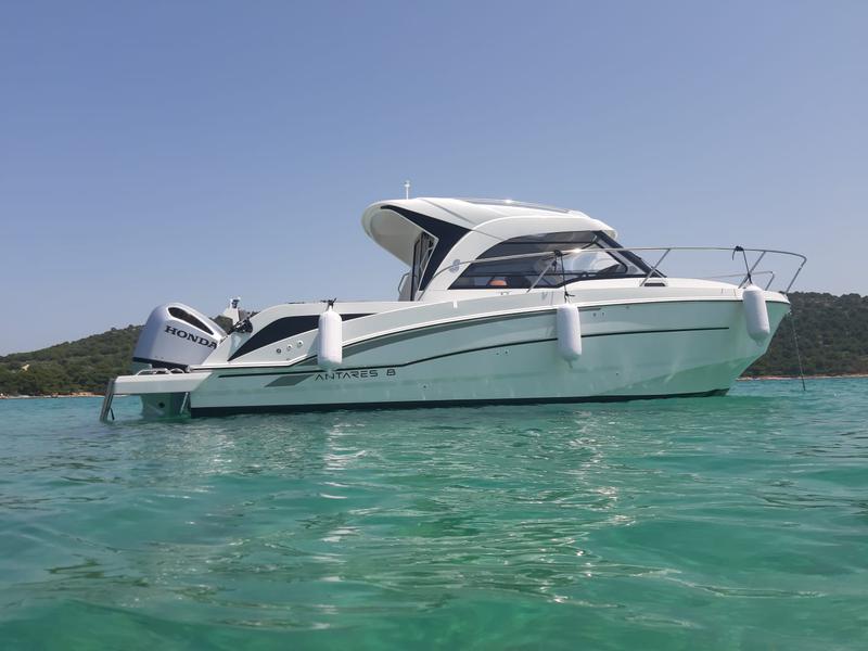 Book yachts online - motorboat - Antares 8 - BELECA - rent