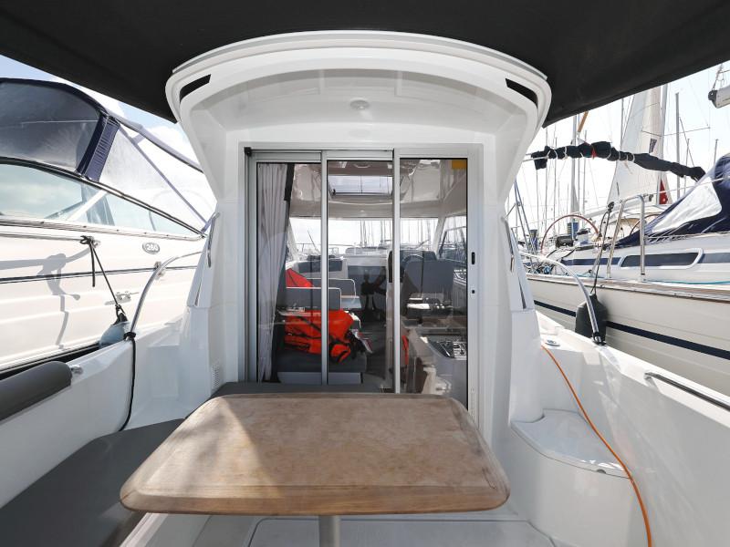 Book yachts online - motorboat - Antares 8 - BELECA - rent