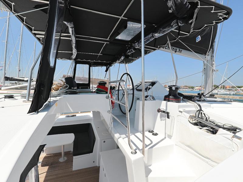 Book yachts online - catamaran - Lagoon 450 F - HOT STUFF Air condition in salon generator - rent