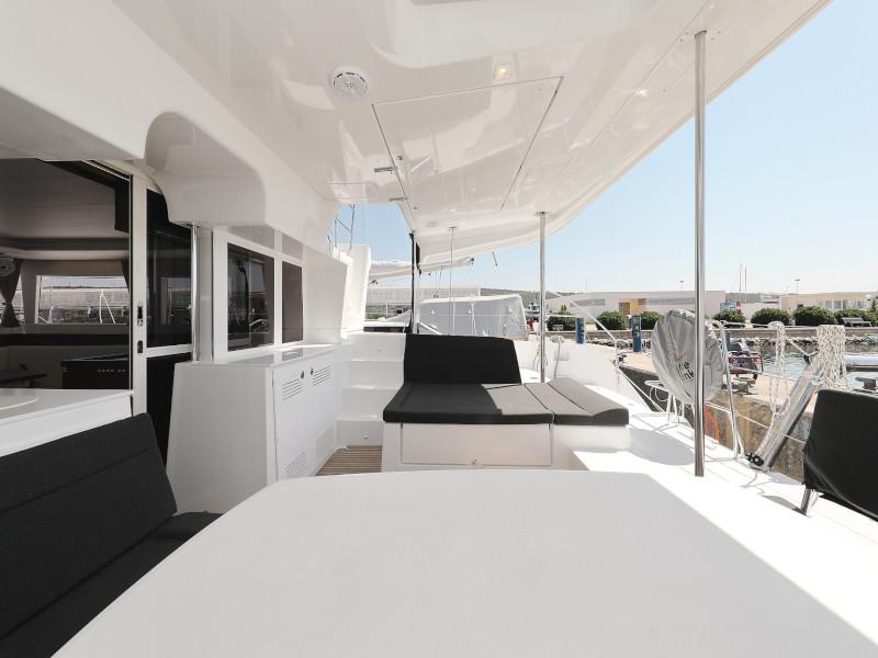 Book yachts online - catamaran - Lagoon 450 F - HOT STUFF Air condition in salon generator - rent