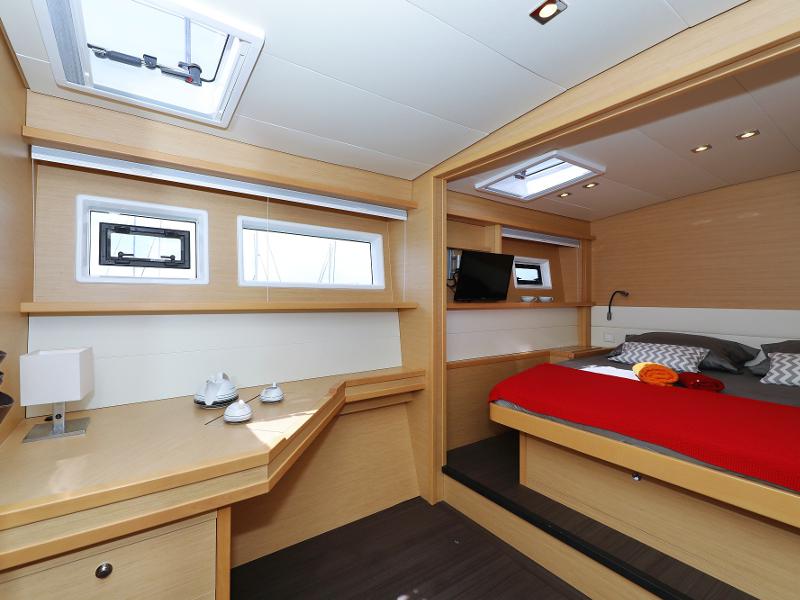 Book yachts online - catamaran - Lagoon 52 - SEA DWELLER (ex.TEQUILA SUNRISE) AC Generator Watermaker - rent