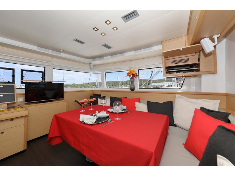 Book yachts online - catamaran - Lagoon 52 - SEA DWELLER (ex.TEQUILA SUNRISE) AC Generator Watermaker - rent