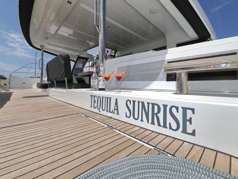 Book yachts online - catamaran - Lagoon 52 - SEA DWELLER (ex.TEQUILA SUNRISE) AC Generator Watermaker - rent