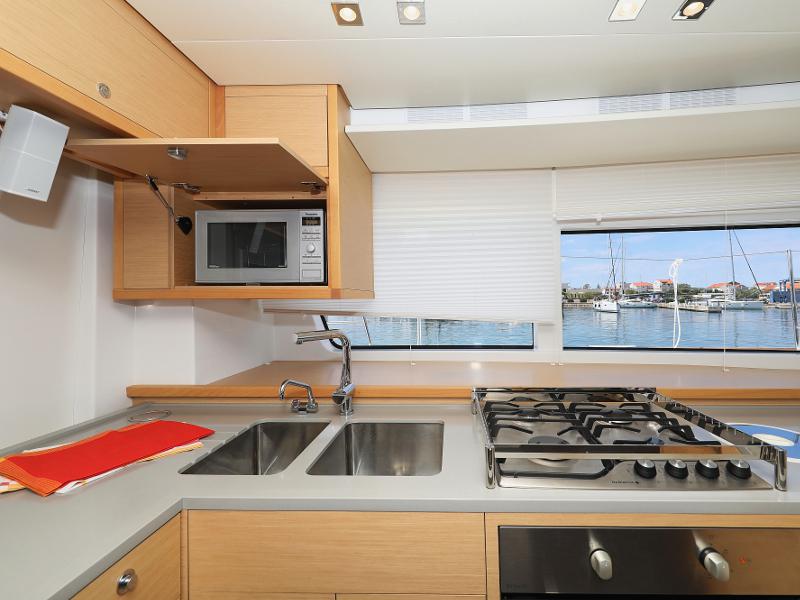 Book yachts online - catamaran - Lagoon 52 - SEA DWELLER (ex.TEQUILA SUNRISE) AC Generator Watermaker - rent