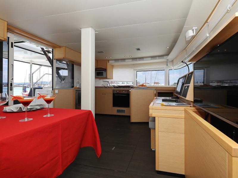Book yachts online - catamaran - Lagoon 52 - SEA DWELLER (ex.TEQUILA SUNRISE) AC Generator Watermaker - rent