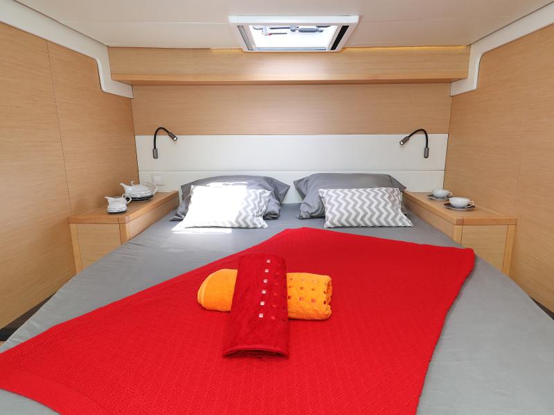 Book yachts online - catamaran - Lagoon 52 - SEA DWELLER (ex.TEQUILA SUNRISE) AC Generator Watermaker - rent