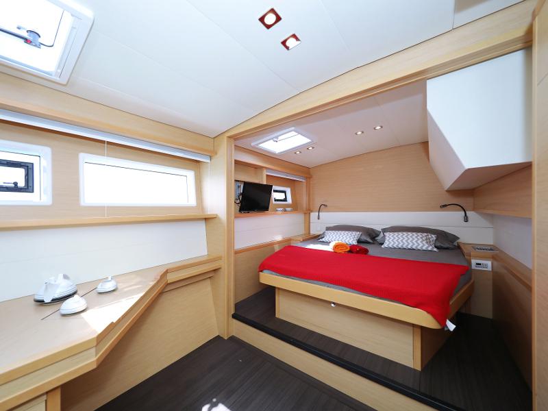 Book yachts online - catamaran - Lagoon 52 - SEA DWELLER (ex.TEQUILA SUNRISE) AC Generator Watermaker - rent