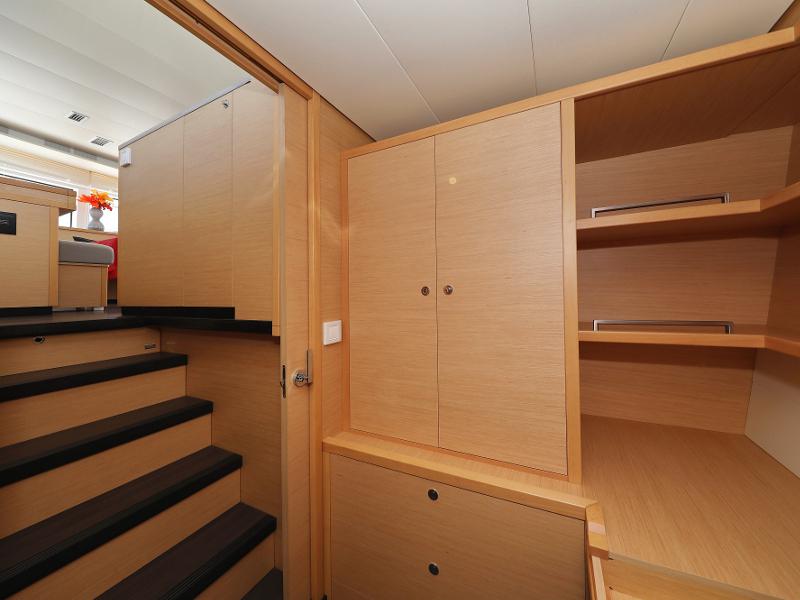 Book yachts online - catamaran - Lagoon 52 - SEA DWELLER (ex.TEQUILA SUNRISE) AC Generator Watermaker - rent